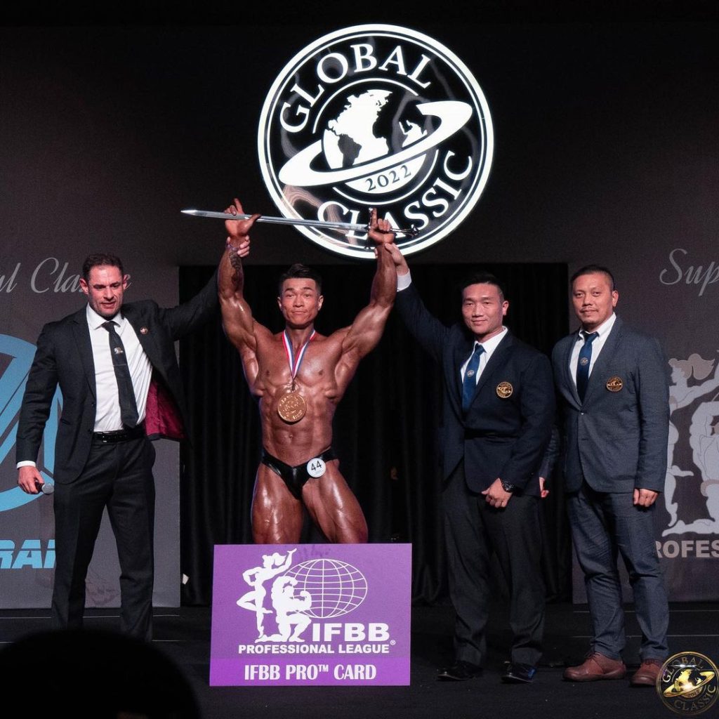 陳裕斌在環球國際2022香港職業卡資格賽獲得IFBB Pro